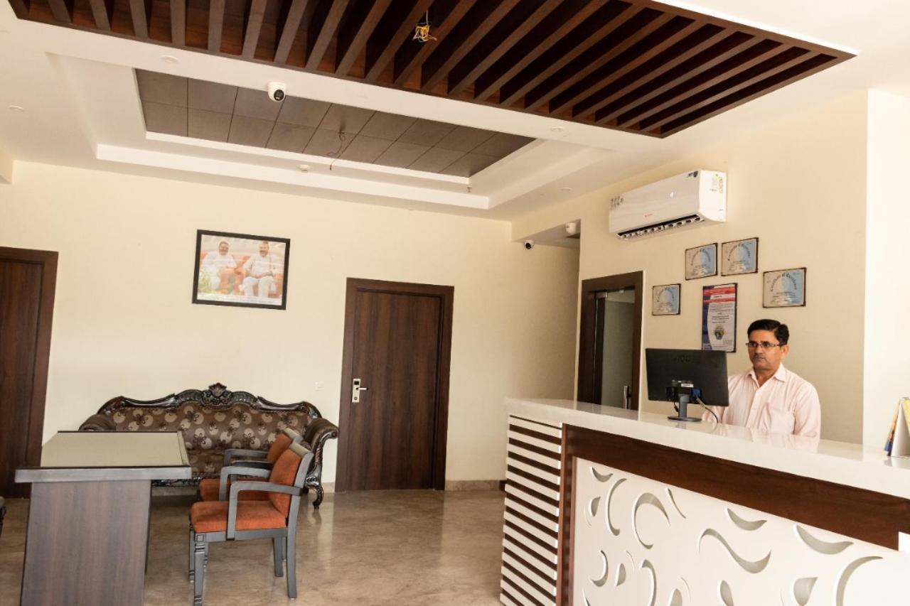 Hotel Sourav Park Inn Agra آغْرا المظهر الخارجي الصورة
